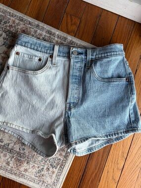 Women’s Size 27 Two Tone Blue High Rise Shorts